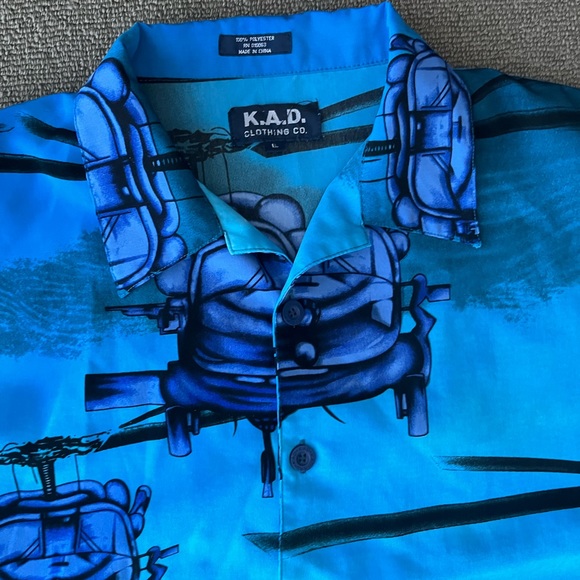 Helicopter Pattern button down short sleeves 24x31 - Picture 3 of 4